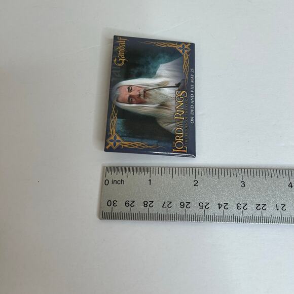 Lord Of the Rings Regurn of the King Gandalf Promotional Pinback Button 2004 - Picture 4 of 5
